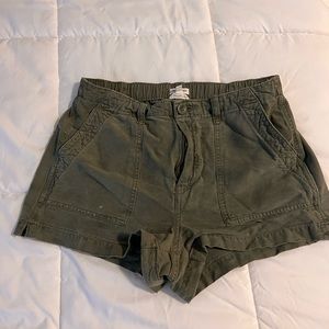 Army green aerie cargo shorts size small